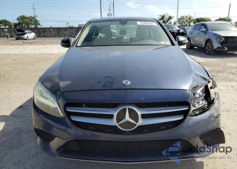 2019 Mercedes-Benz C 300 4Matic z USA, uszkodzony, nr VIN 55SWF8EB6KU298798